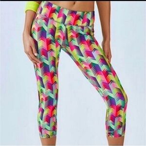 Fabletics Lima Capri Multicolor Chevron Leggings Size XS‎